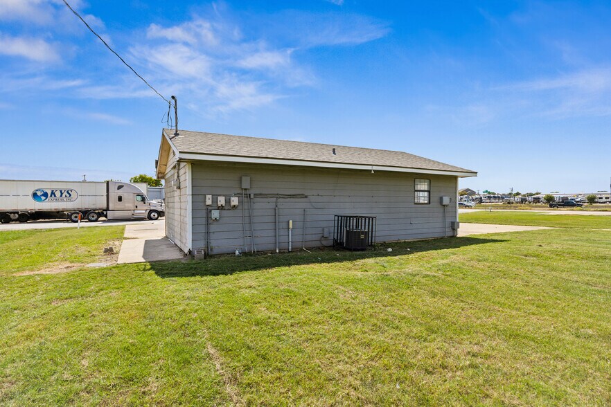 More Photos Of 113 Coad St, Fort Worth Office For Lease
