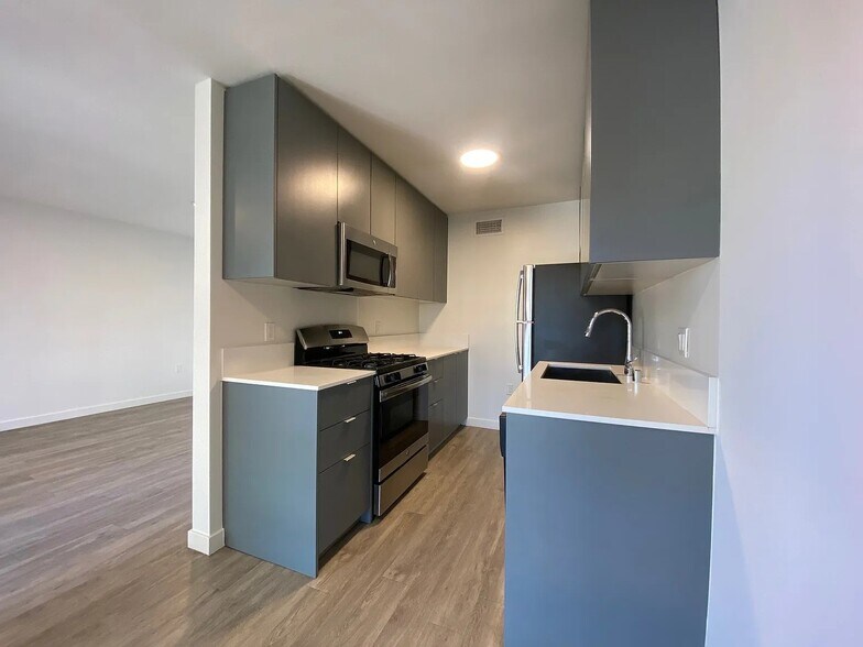 More Photos Of 2716 S La Brea Ave, Los Angeles Apartments For Sale