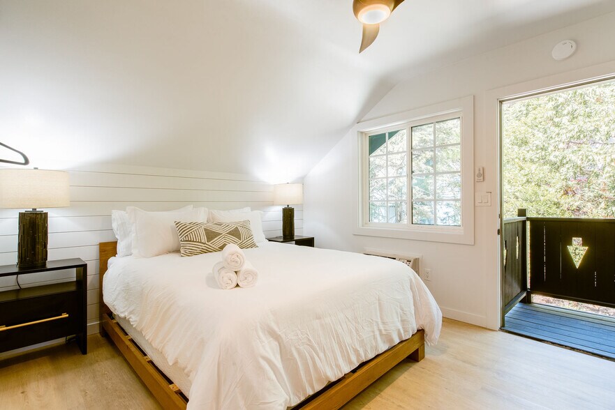 More Photos Of 306 Loch Leven Rd, Lake Arrowhead Hotel For Sale