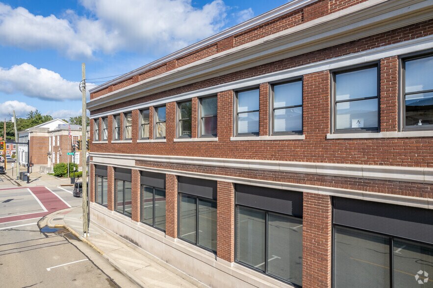 More Photos Of 251 E Main St, Batavia Office For Sale