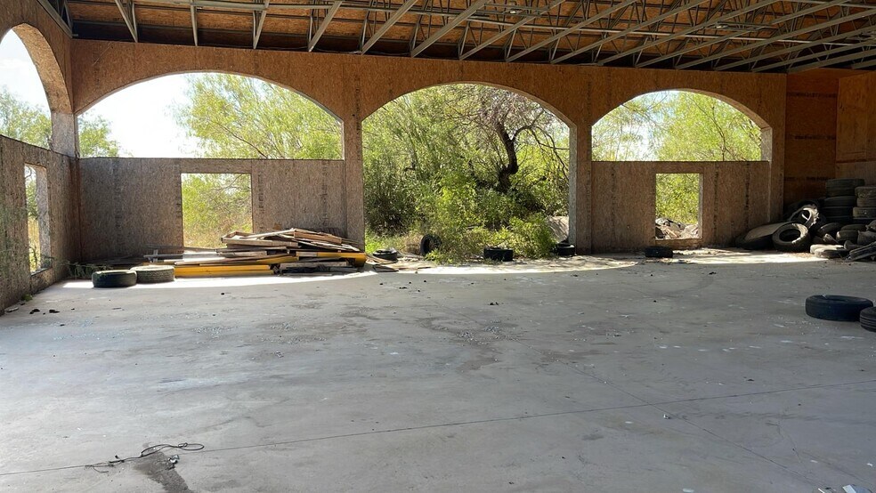 More Photos Of 2301 W Mile 3 Rd, Mission Flex For Sale