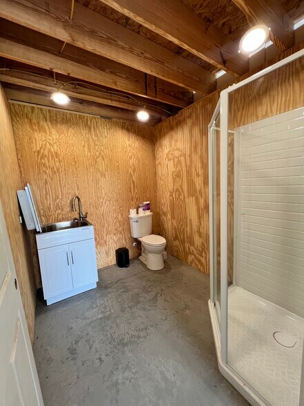 More Photos Of 510 Lillys Bridge Rd, Mount Gilead Flex For Sale