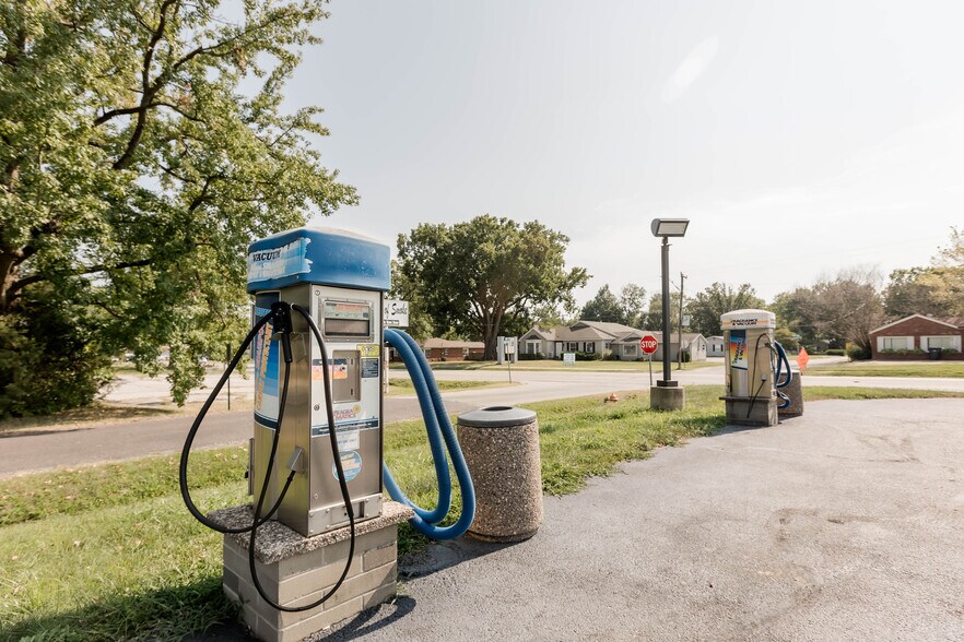 More Photos Of 410 Sherman St, Belleville Carwash For Sale