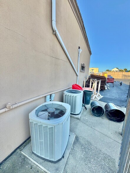 More Photos Of 4435 Austin Blvd, Island Park Office Residential For Sale