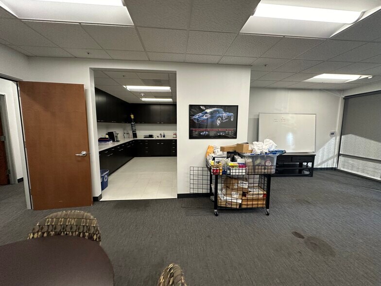 More Photos Of 5135-5141 Port Chicago Hwy, Concord Flex For Sale