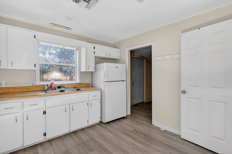 More Photos Of 111 E Lady Lake Blvd, Lady Lake Office For Lease