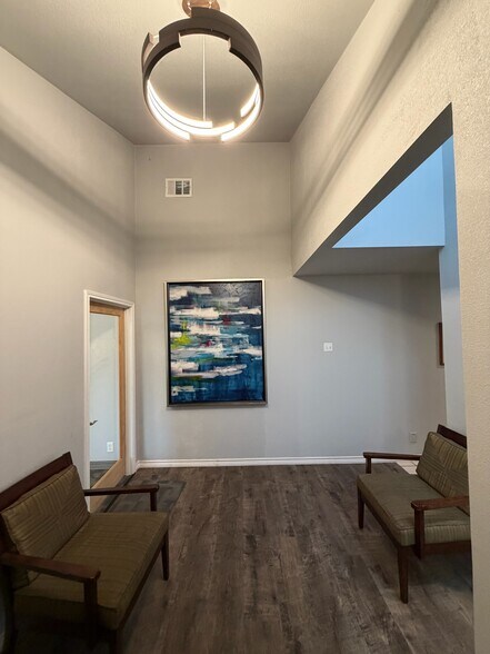 More Photos Of 411 W Main St, Round Rock Unknown For Lease
