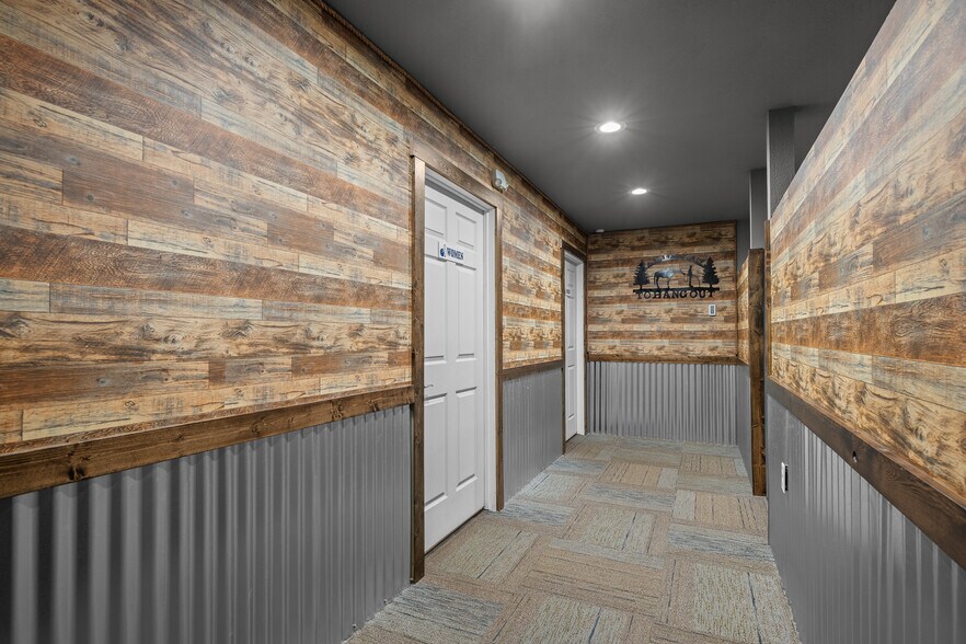 More Photos Of 412 Main St SW, Ronan Sports And Entertainment For Sale
