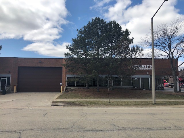 More Photos Of 160-180 Lexington Dr, Buffalo Grove Light Distribution For Lease