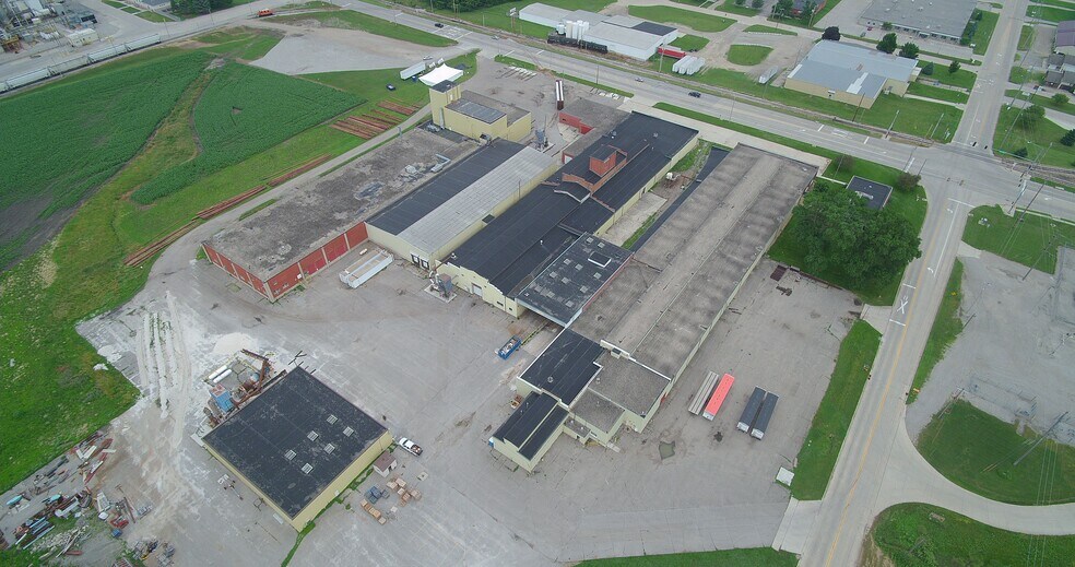 More Photos Of 1305 19th St SW, Mason City Distribution For Sale