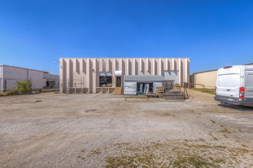 More Photos Of 6580 E Skelly Dr, Tulsa Manufacturing For Sale