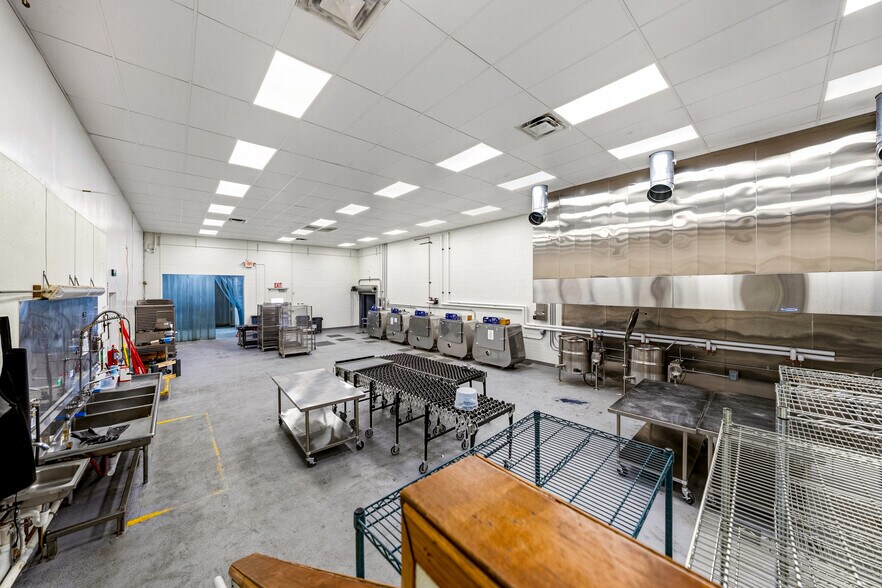 More Photos Of 710 Jefferson Ave, Ashland Light Manufacturing For Lease