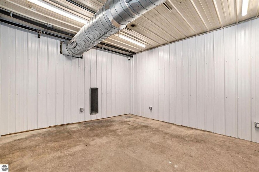 More Photos Of 110 W Park Dr, Kalkaska Service For Sale