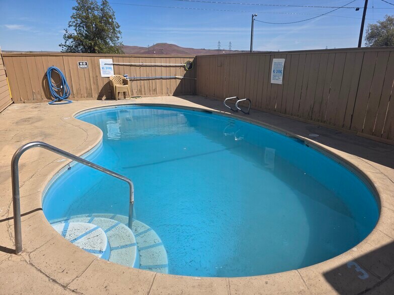More Photos Of 1481 6th St, Umatilla Hotel For Sale