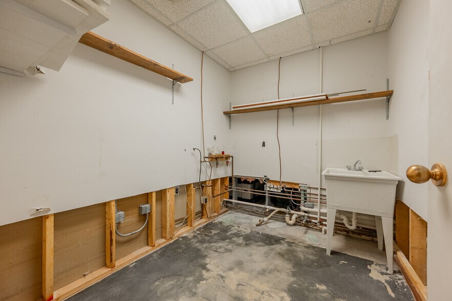 More Photos Of 65 E Main St, Pulaski Office For Sale