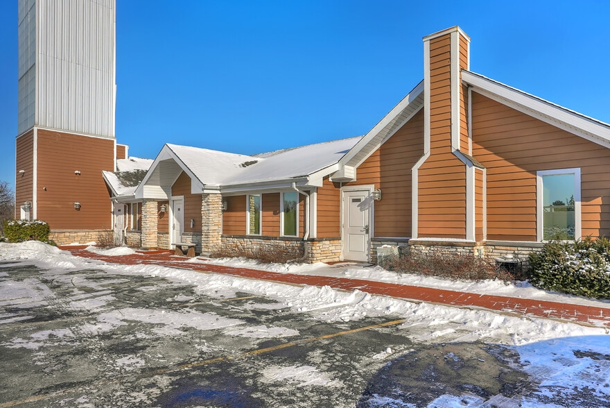 More Photos Of 16W621 S Frontage Rd, Willowbrook Hotel For Sale