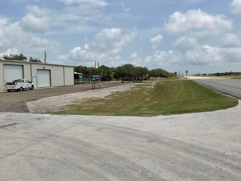 More Photos Of 2590 TX-35 Bypass, Aransas Pass Manufacturing For Sale