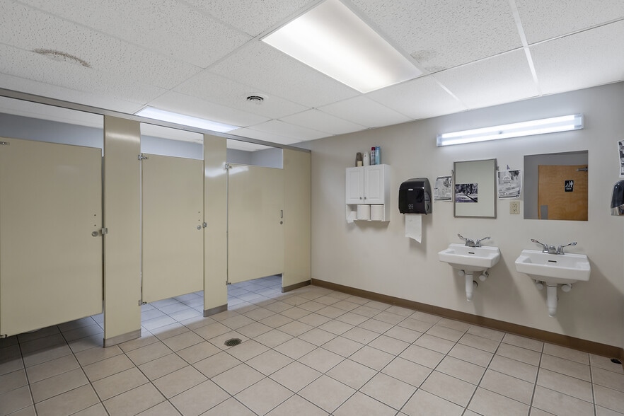 More Photos Of 34 Wright Ave, Auburn Truck Terminal For Sale