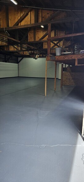 More Photos Of 400 Railroad St, Pittsburgh Warehouse For Lease