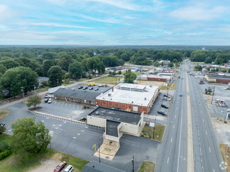 More Photos Of 700 N Cannon Blvd, Kannapolis Storefront Retail Office For Lease