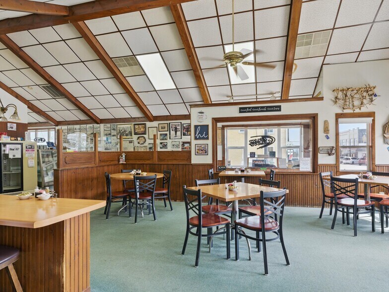 More Photos Of 301 Ellis St, Kewaunee Restaurant For Sale