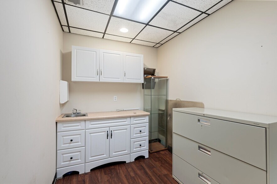 More Photos Of 2627 Hylan Blvd, Staten Island Medical For Lease