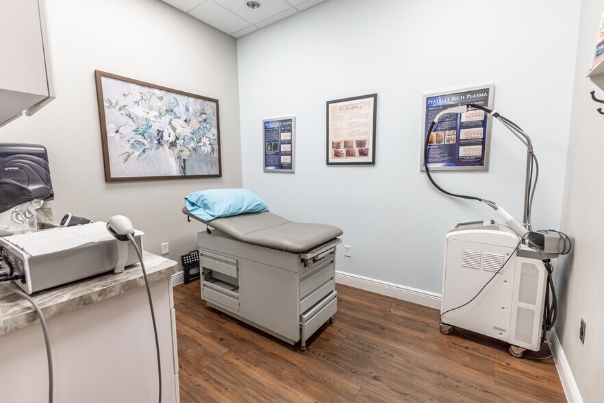 More Photos Of 809 County Road 466, Lady Lake Office For Sale