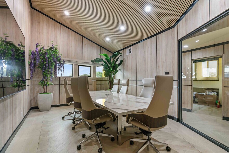 More Photos Of 11112 Ventura Blvd, Studio City Office For Sale