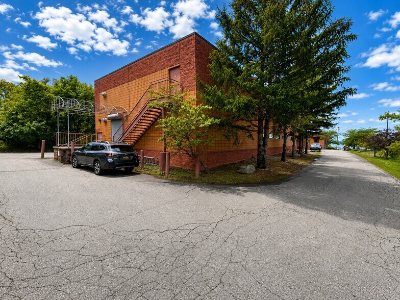 More Photos Of 5600 N US-31, Williamsburg Storefront For Sale