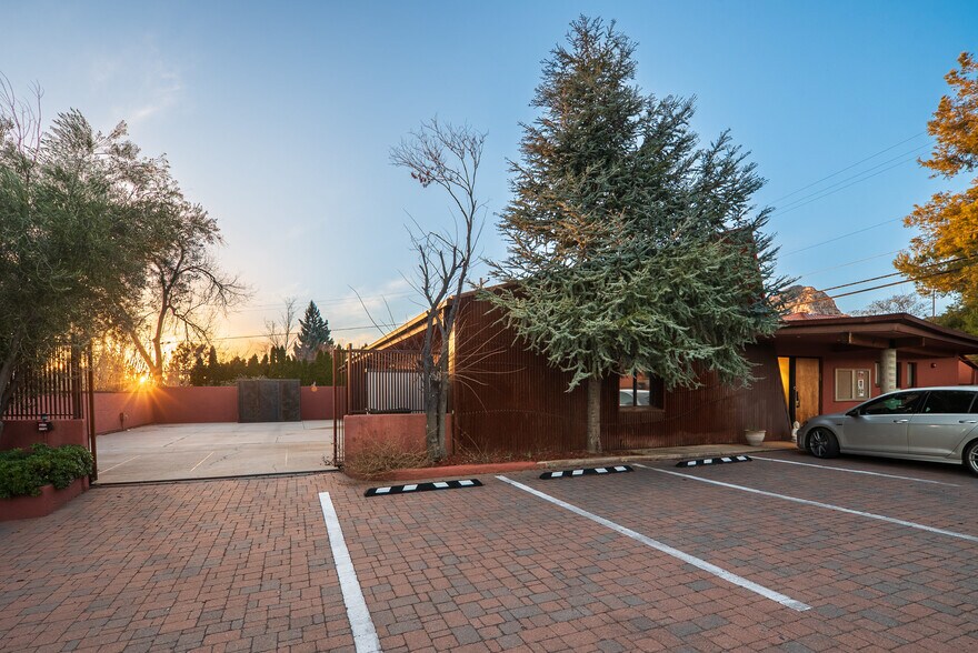 More Photos Of 45 Birch Blvd, Sedona Medical For Lease