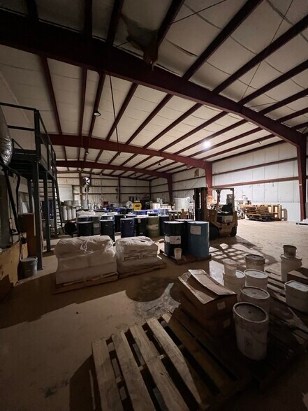 More Photos Of 360 Old Sanford Oviedo Rd, Winter Springs Manufacturing For Lease