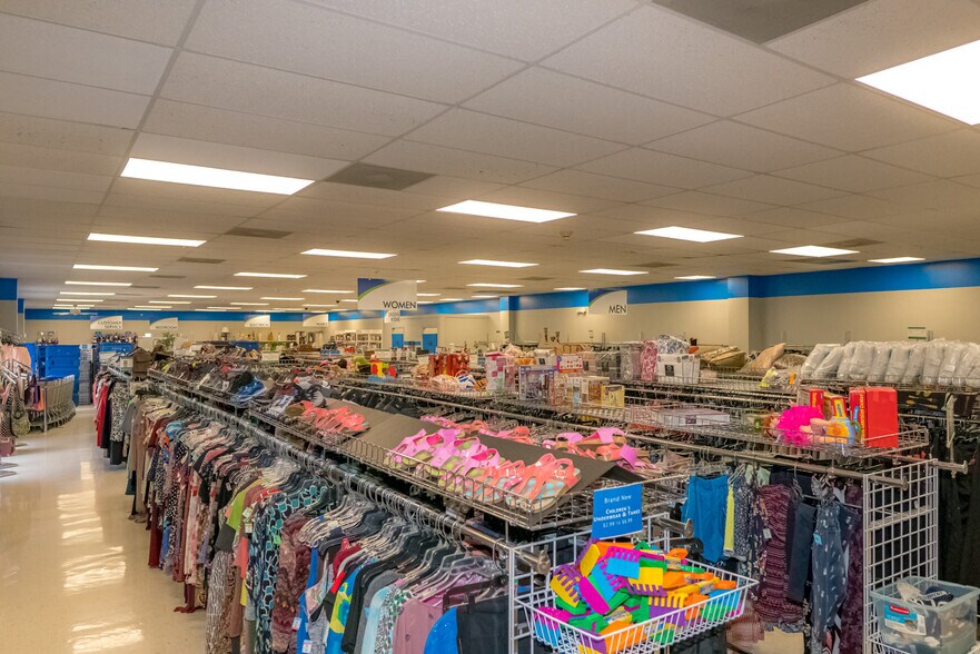 More Photos Of 1210 10th St E, Palmetto Freestanding For Lease