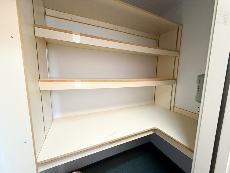 More Photos Of 910 S Scheuber Rd, Centralia Medical For Lease