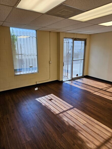 More Photos Of 9410 De Soto Ave, Chatsworth Manufacturing For Lease