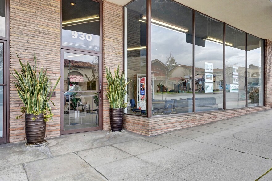 Primary Photo Of 930 Foothill Blvd, La Cañada Flintridge Storefront For Lease
