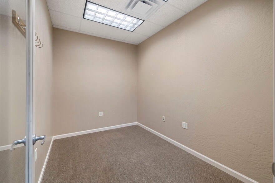 More Photos Of 1600 W University Ave, Flagstaff Medical For Sale
