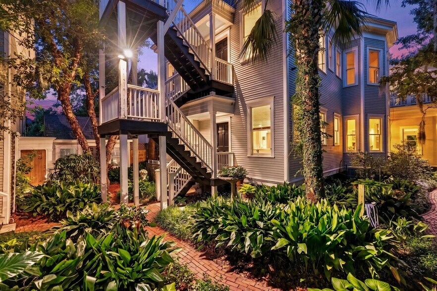 More Photos Of 107 E 35th St, Savannah Office For Sale