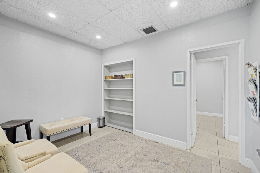 More Photos Of 960 W 41st St, Miami Beach Office Residential For Lease