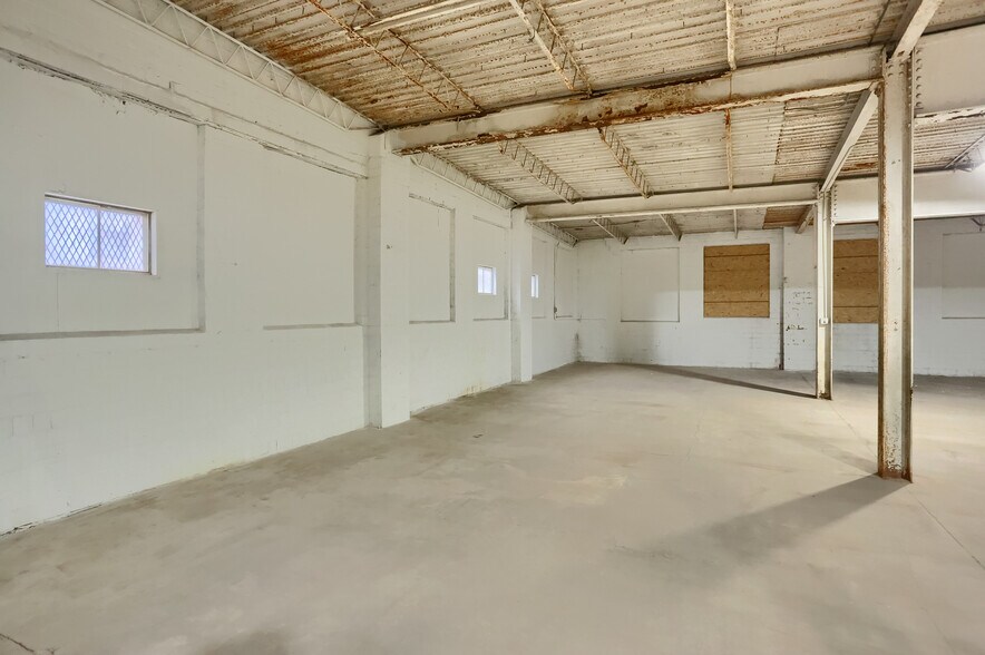 More Photos Of 468 E Washington St, New Castle Manufacturing For Lease