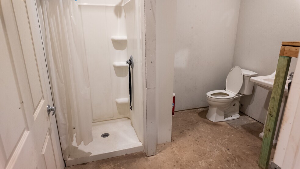 More Photos Of 11535 Sooner Rd, Edmond Warehouse For Sale