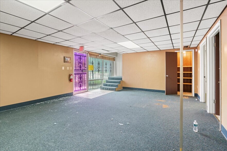 More Photos Of 1001 NE Waldo Rd, Gainesville Office For Sale