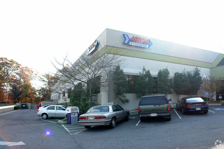 More Photos Of 3833 Roswell Rd NE, Atlanta Office For Lease