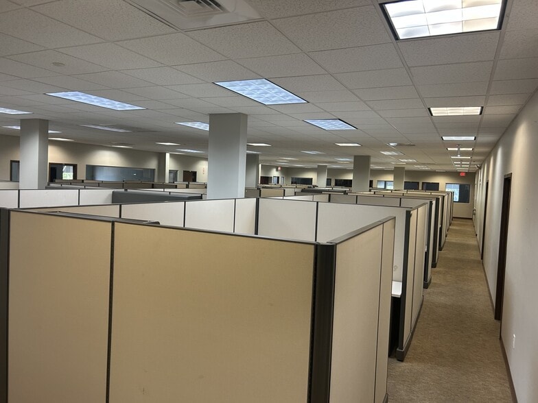 More Photos Of 13528 Prestige Pl, Tampa Loft Creative Space For Lease