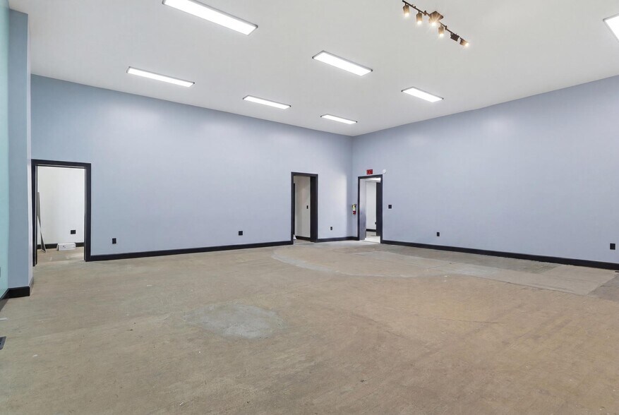 More Photos Of 805 E Prospect St, York General Retail For Sale