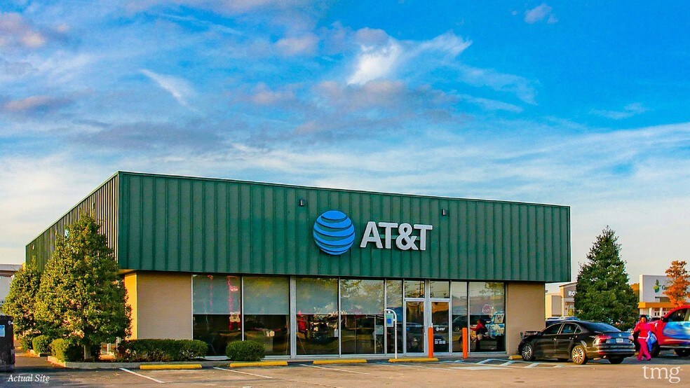 More Photos Of 709 E Lewis And Clark Pky, Clarksville Freestanding For Sale