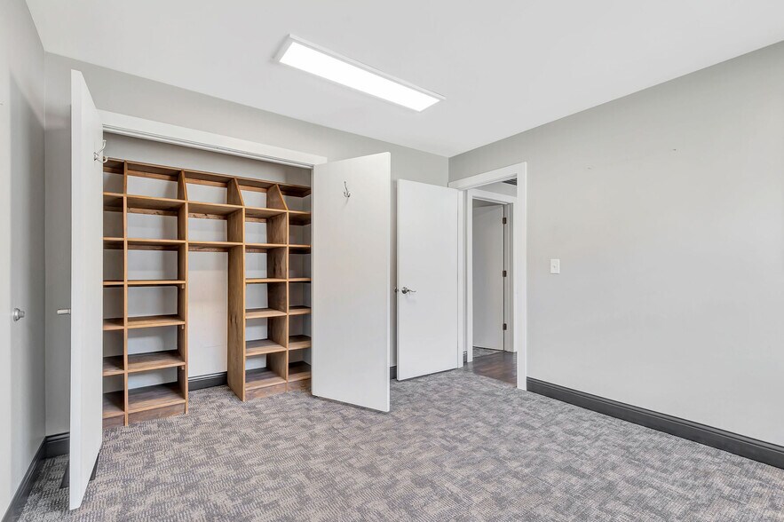 More Photos Of 2327 Anderson Rd, Crescent Springs Office For Lease