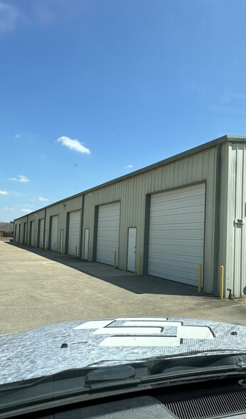 Primary Photo Of 1902 Blake Rd, Sugar Land Warehouse For Lease