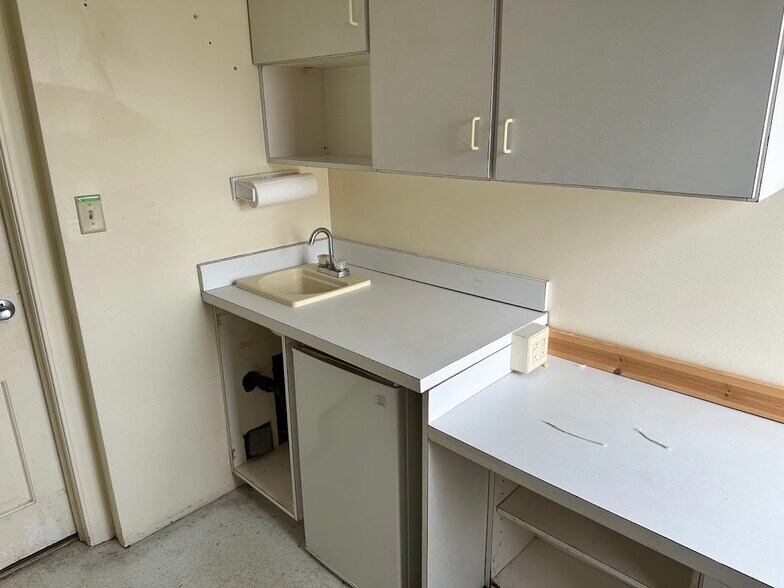 More Photos Of 327 E 3rd St, Uhrichsville Bank For Sale