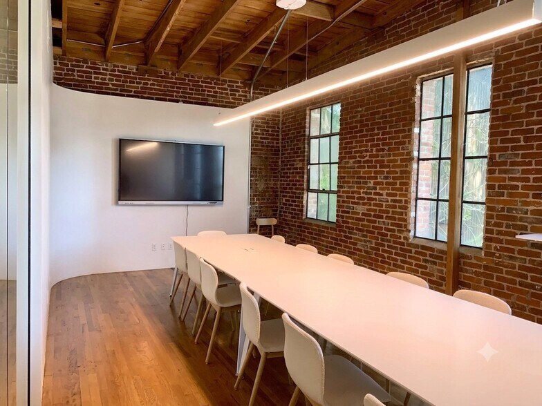 More Photos Of 1327 Willow St, Los Angeles Office For Sale