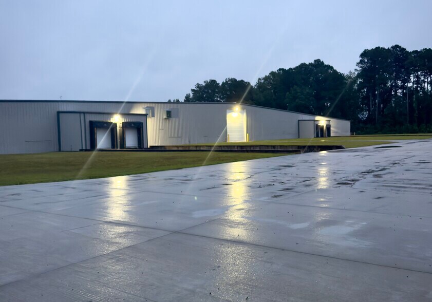 More Photos Of 847 W Main St, Lake City Warehouse For Lease